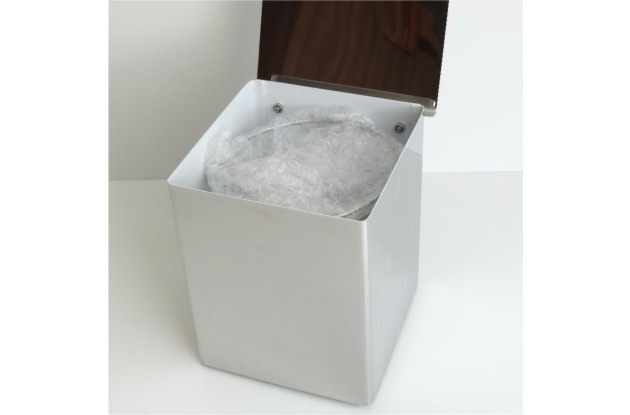 LIXEIRA DE BANCADA EM INOX COM TAMPA ARTICULADA  15x13cm