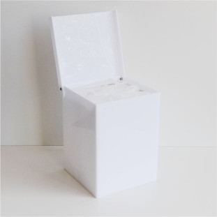 LIXEIRA ACRILICO QUADRADA BRANCA COM TAMPA ARTICULADA  24,5x 24,5X19cm