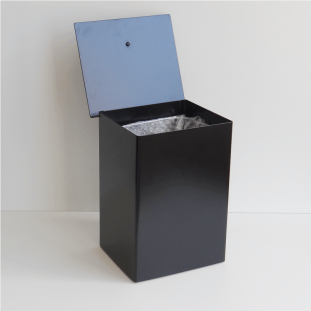 LIXEIRA RETANGULAR EM INOX BLACK COM TAMPA ARTICULADA 27x19X16,5cm