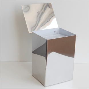 LIXEIRA EM INOX CROMADO COM TAMPA ARTICULADA  27x19X15cm