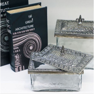 Pote de Vidro com Tampa de Metal Decorada