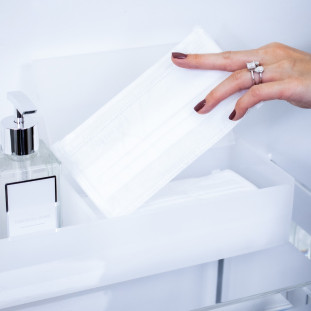 CAIXA DE HIGIENE BRANCA - CAROL CELICO