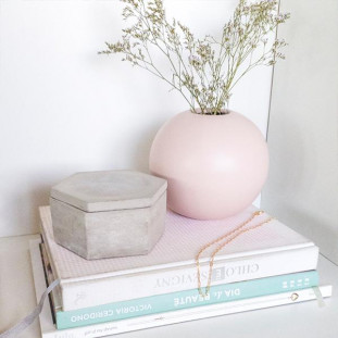 Pote Pequeno em Cimento Cinza